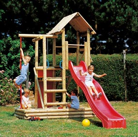 VENTA DE PARQUES INFANTILES PARA EXTERIOR; JARDINES, TERRAZAS, OTDOOR, ETC, MODELO NEVIS-MULTITORRE DE MADERA CON TOBOGAN.